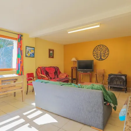 3 Bedroom Beautiful In * Hucqueliers